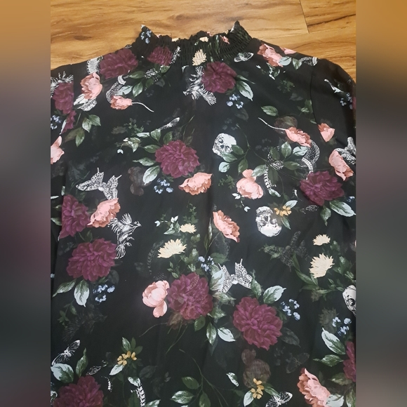 Torrid 5 smocked mock neck chiffon top - Picture 2 of 6
